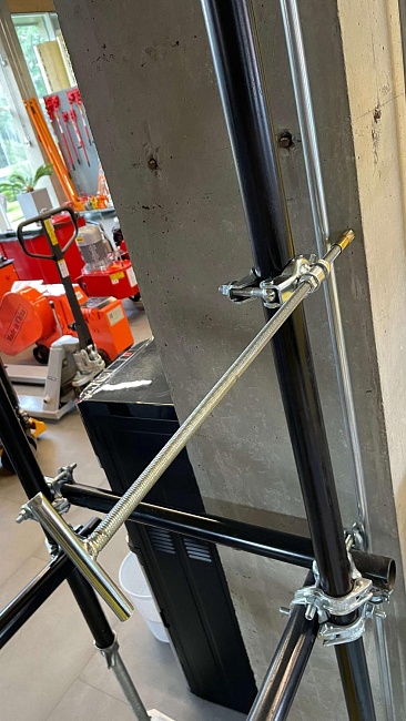 Винтовое анкерное крепление лесов к стене фото 7